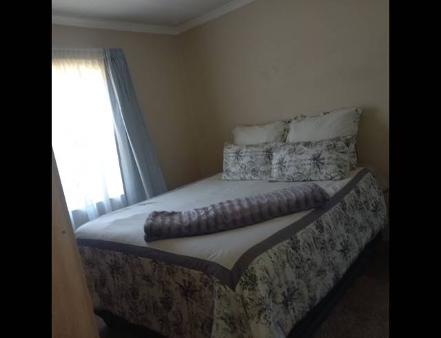 3 BEDROOM FREESTANDING FOR SALE IN THATCH HILL ESTATE
